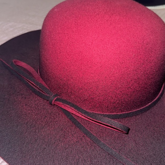 NWT Liz Claiborne Red to Black Felt Like Hat - Picture 2 of 4